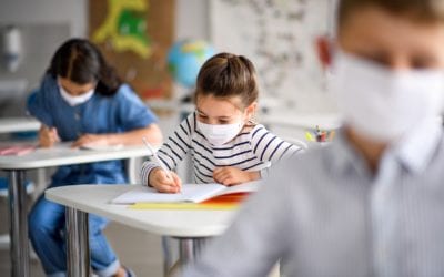 Co by měli rodiče vědět o chřipce a COVID-19 před odesláním svých dětí zpět do školy